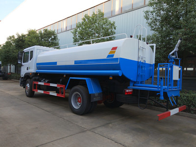 灑水車(chē) 城市清潔的默默守護(hù)者